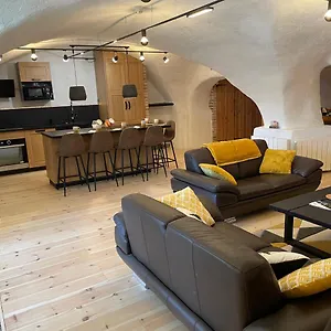https://gite-auberge-la-mouree.fr-provencehotel.com