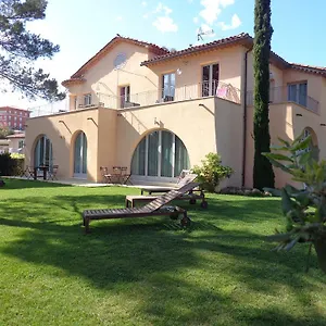 https://appartement-villa-angelina.fr-provencehotel.com